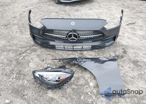 2024 Mercedes-Benz C 300 z USA, uszkodzony, nr VIN W1KAF4GB7RR201118